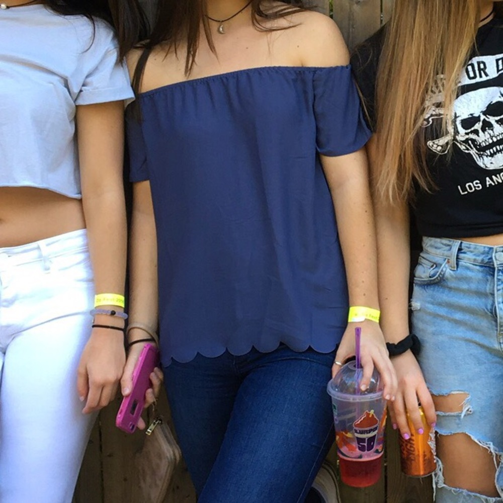 Off the shoulder short sleeve top